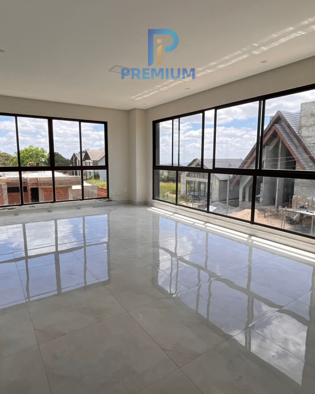 CASA - CONDOMÍNIO MONTELIER