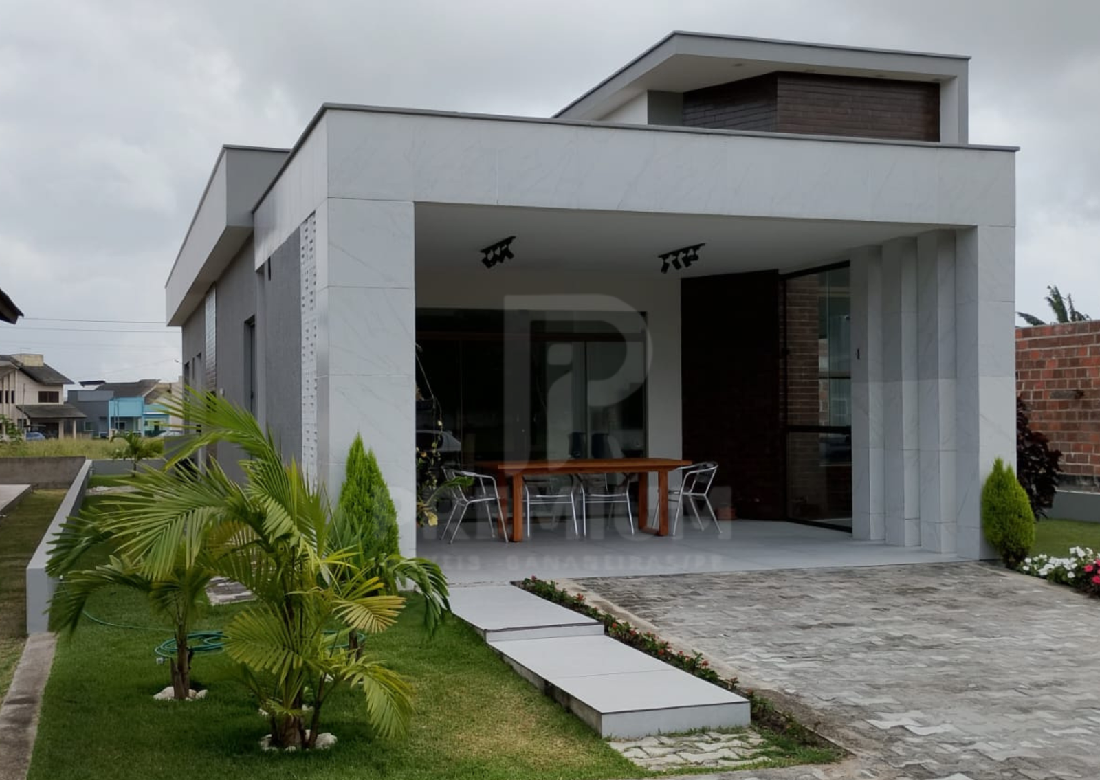 CASA - CONDOMÍNIO MONTE DAS CEREJEIRAS/BANANEIRAS