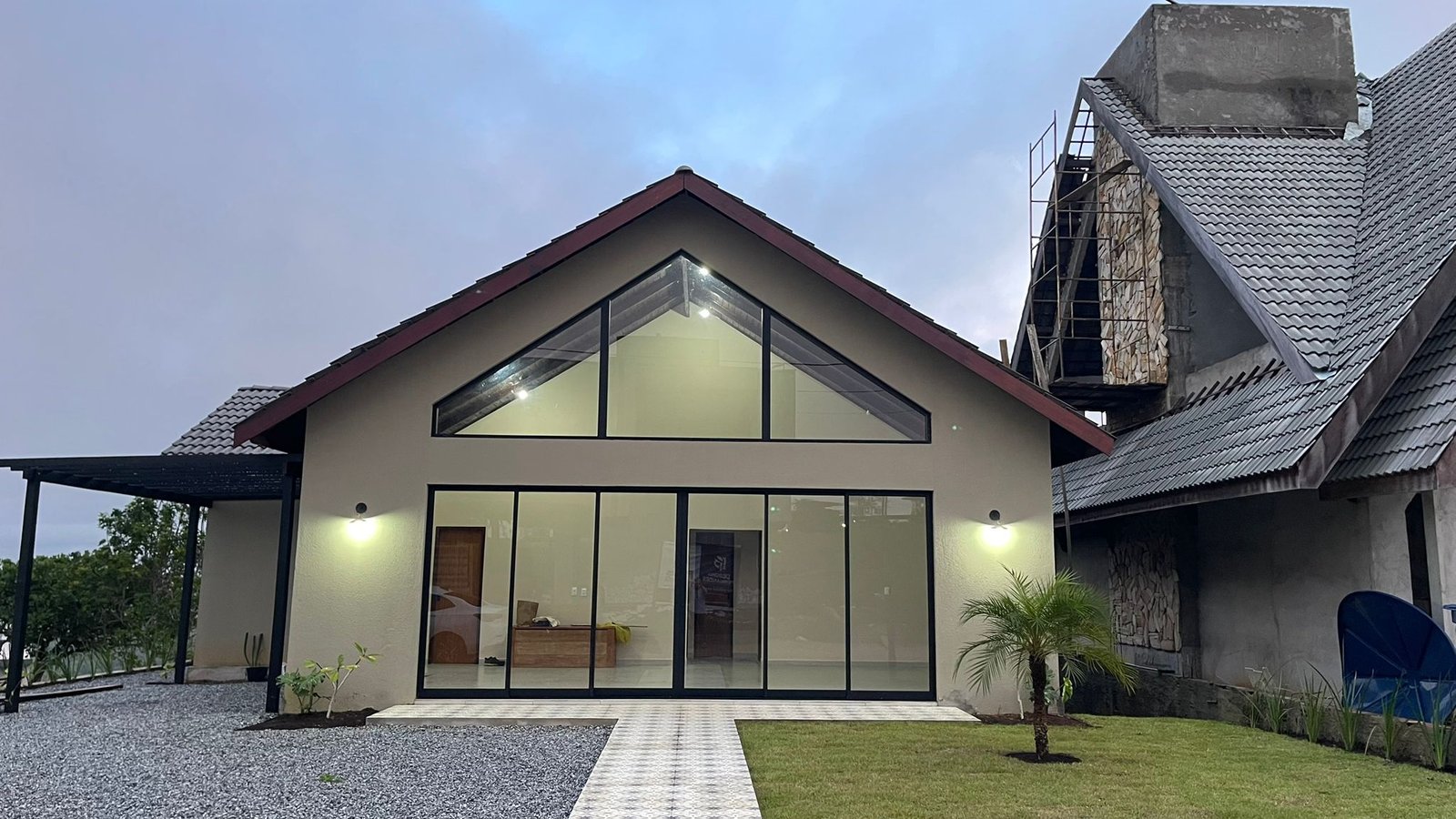 CASA - CONDOMÍNIO MONTELIER
